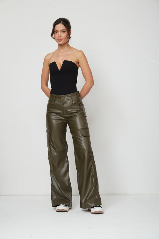JEAN WIDE LEG CARGO TANA CUERINA PU