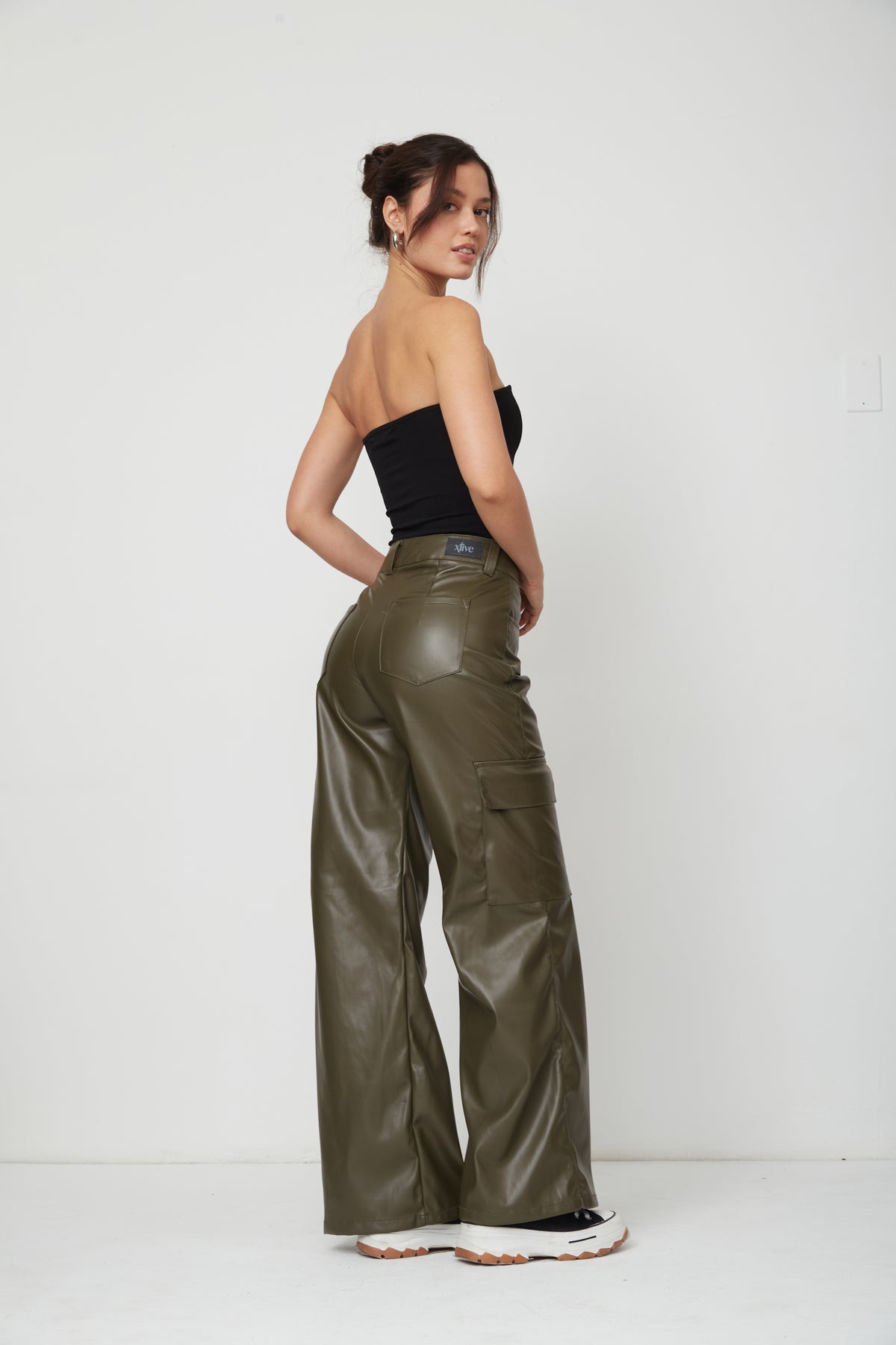 JEAN WIDE LEG CARGO TANA CUERINA PU