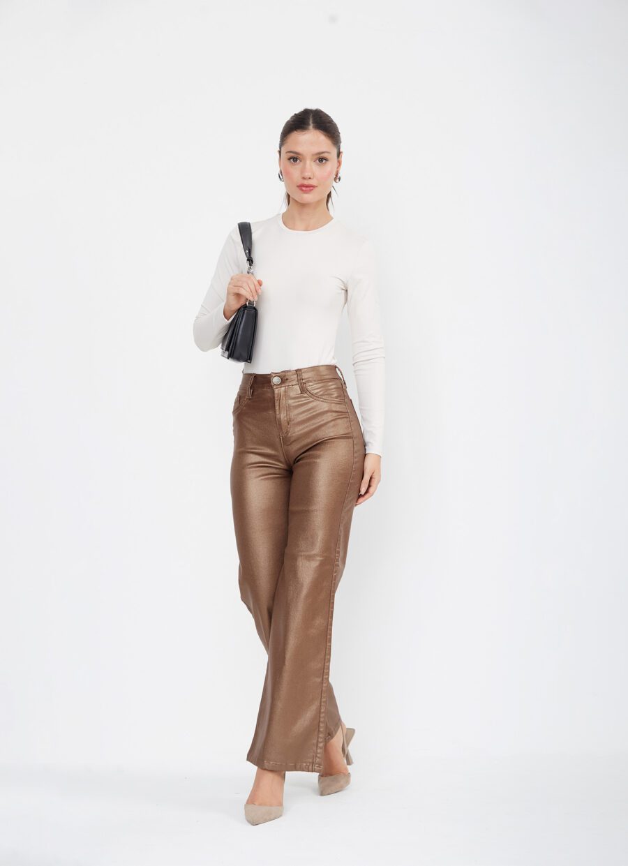 Pantalón Momfit Semi Flare Café Ref. Adru - Imagen 2